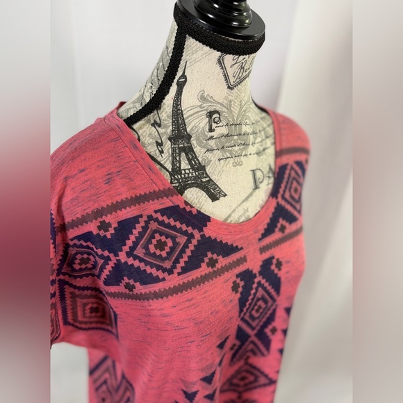 Signature Studio Light Red & Blue Tribal Print Short Sleeve Top Size M - Picture 6 of 9
